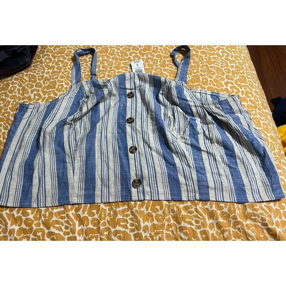 Women's torrid crop top